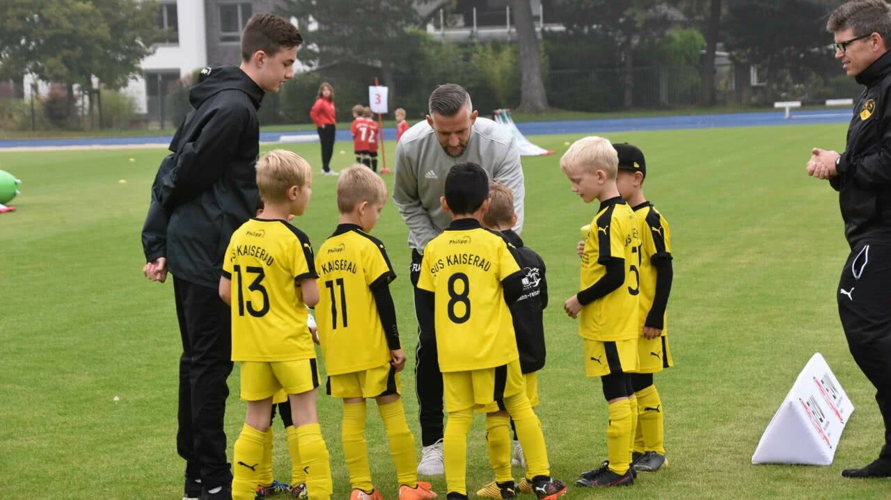 Jugendfussball_Kinderfussball_Trainer im KInderfussball