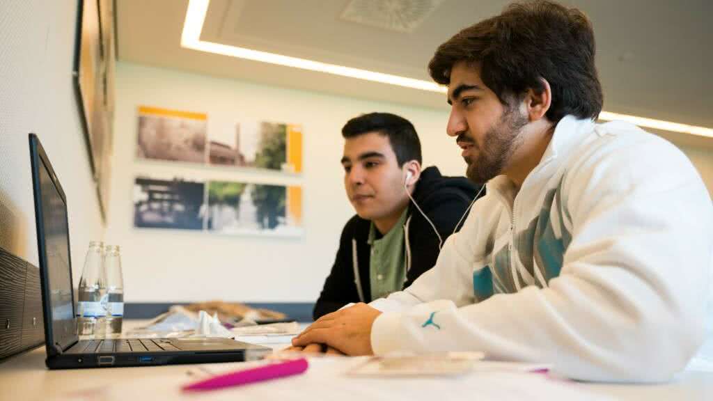 Online Seminar / Fortbildung Laptop