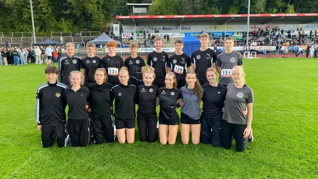 Die wU18, Gruppe 2,  und die mU16 freuen sich über ihre tolle Performance