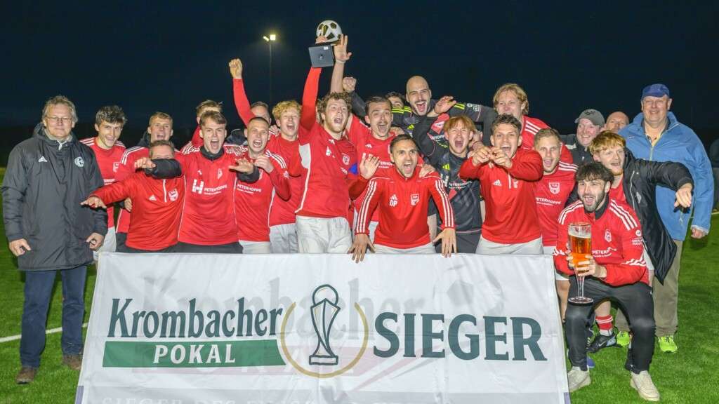Die Mannschaft vom TuS Lipperreihe feiert den Sieg beim Krombacher-Pokalendspiel 2025/26.